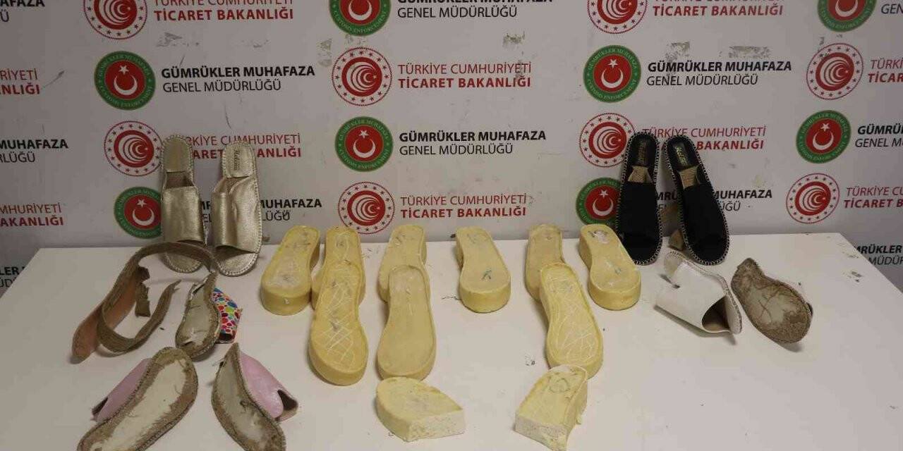 İstanbul Havalimanı’nda kadın terliklerinin içerisine gizlenmiş uyuşturucu ele geçirildi