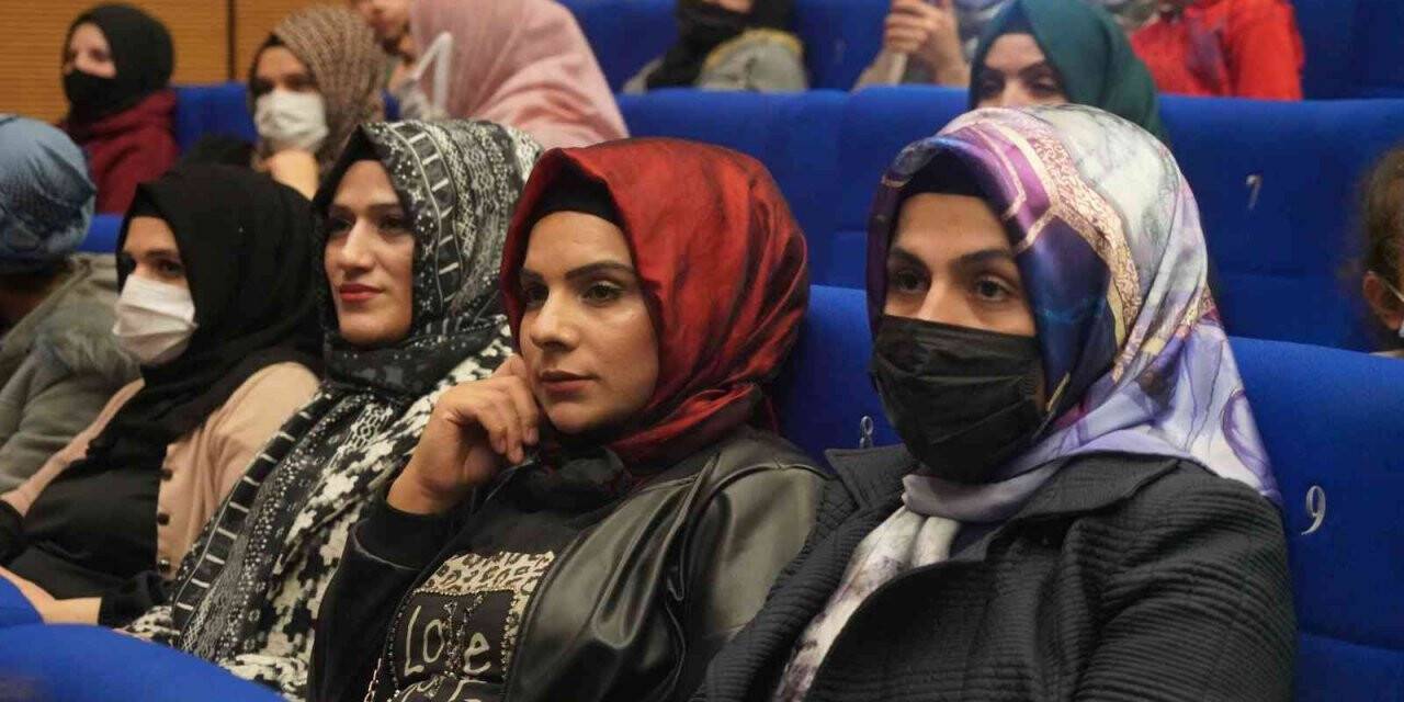 Diyarbakır’da ’Yaşasın Kadın’ konferansı gerçekleşti