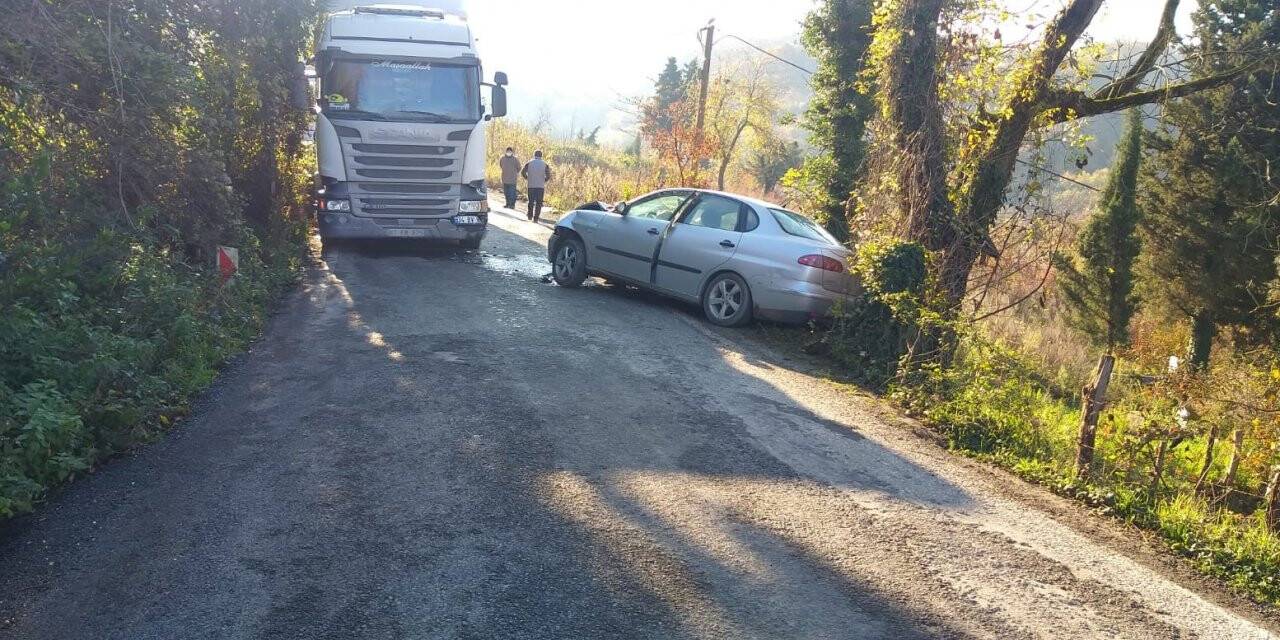Alaplı’da otomobil ile tır çarpıştı: 1 yaralı