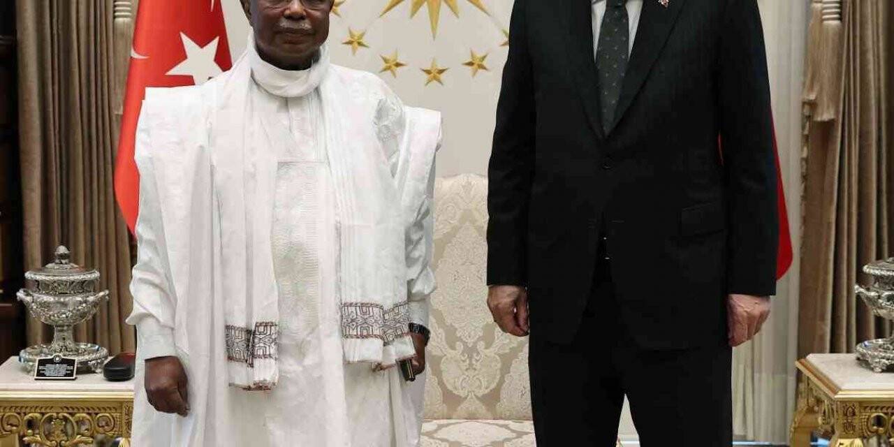 Cumhurbaşkanı Recep Tayyip Erdoğan, İslam İşbirliği Teşkilatı Genel Sekreteri Hissein Brahim Taha’yı Cumhurbaşkanlığı Külliyesi’nde kabul etti.