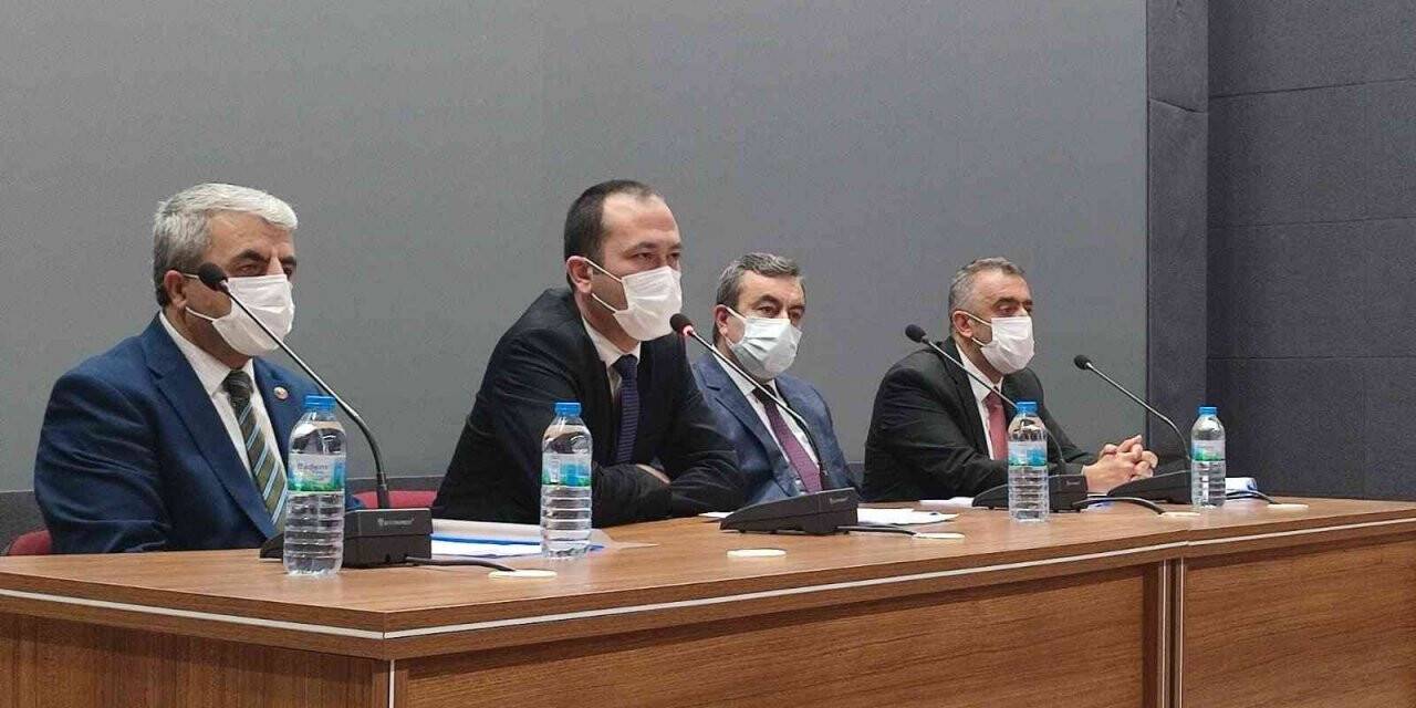 Akdağmadeni Kaymakamı Topuz, “Önceliği alt yapı ve içme suyuna verdik”