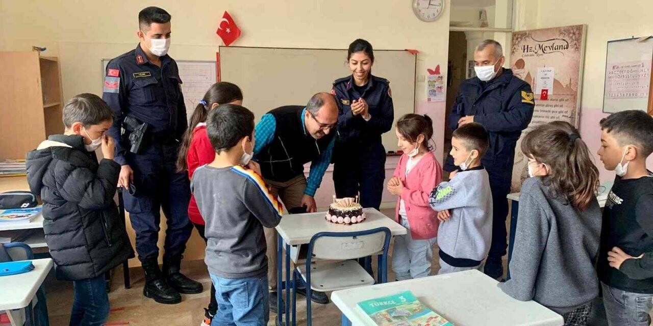 Jandarma öğretmenleri unutmadı