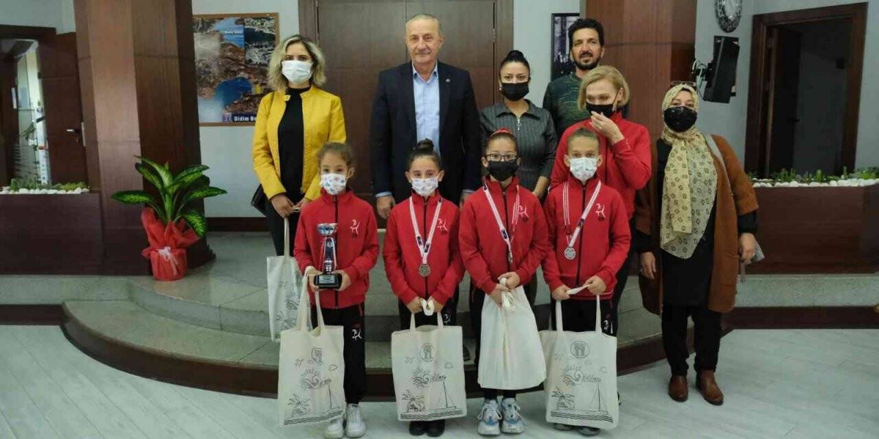 Başkan Atabay minik cimnastikçileri ağırladı