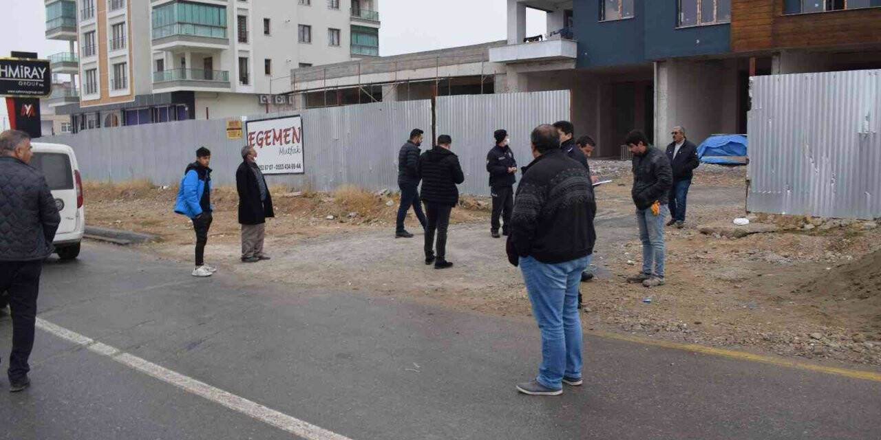 Kavgayı ayıran işçi pompalı tüfekle vuruldu