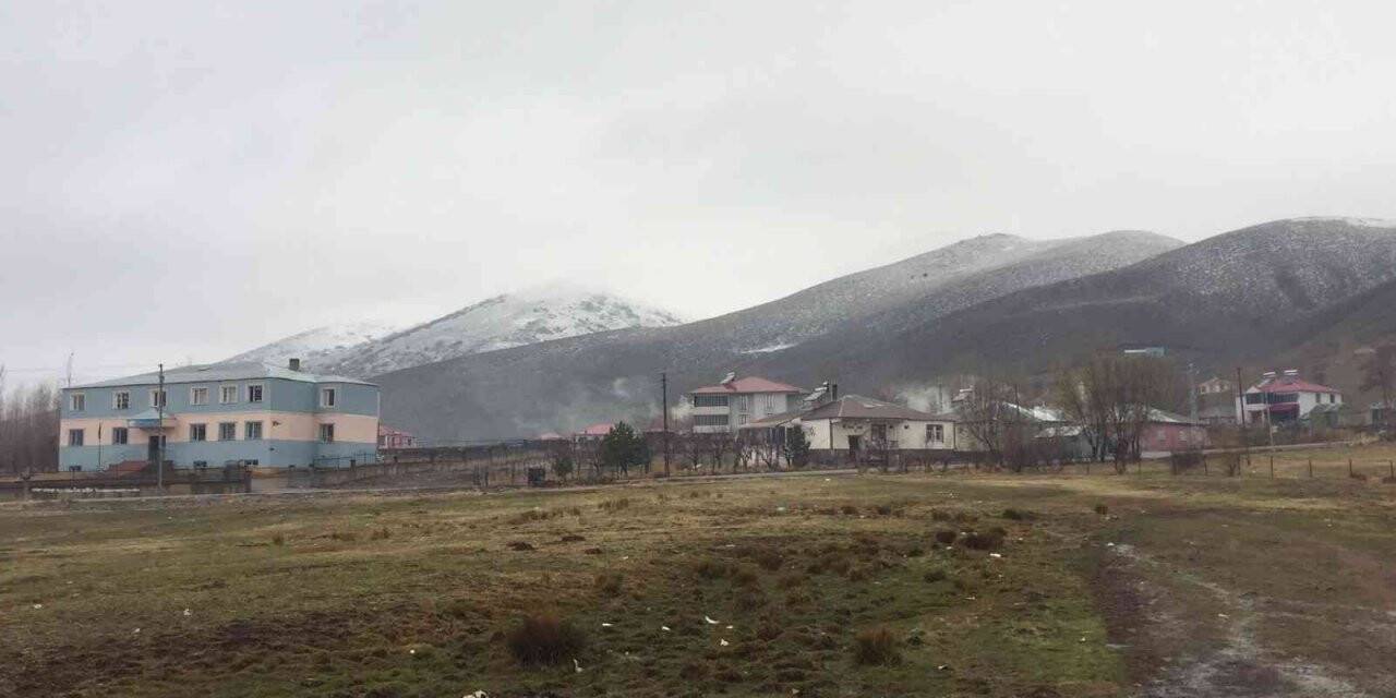 Karlıova’da kar yağışı
