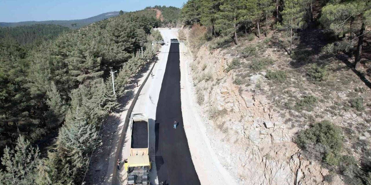 Büyükşehir, Kavaklıdere’nin girişinde ilk asfalt serimini yaptı