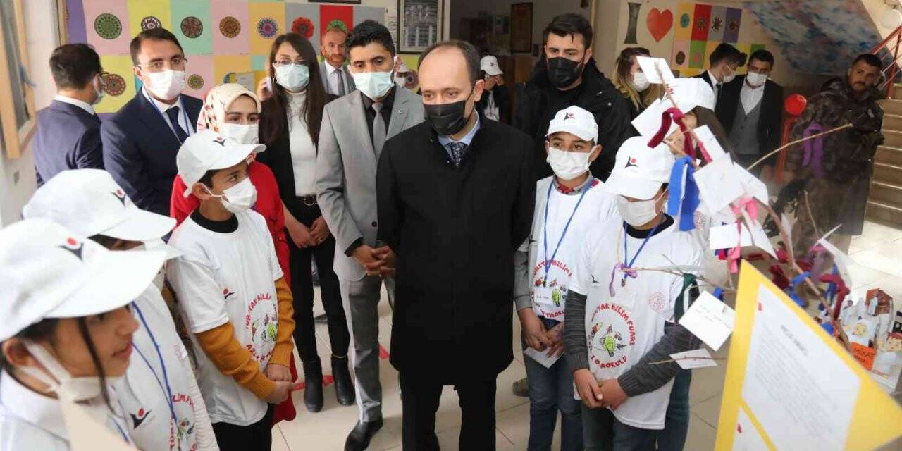 Kaymakam Solak, 4006 TÜBİTAK Bilim Fuarı’na katıldı