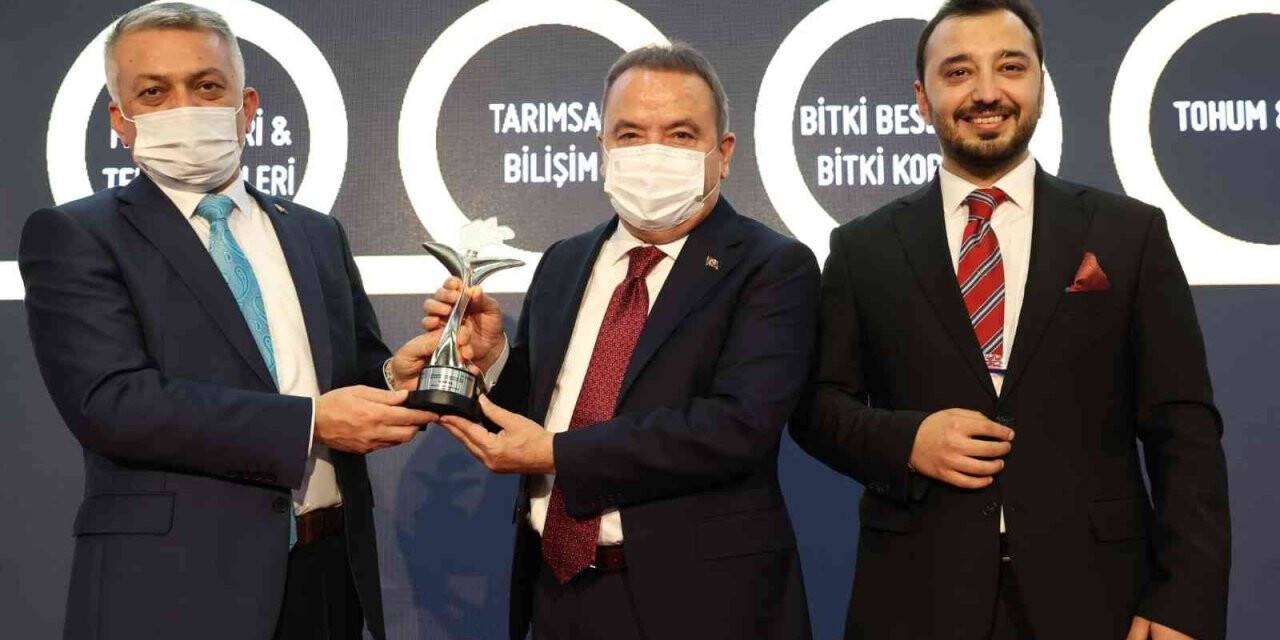 Büyükşehir Belediyesi Dijital Tarım Projesi ile ödül aldı