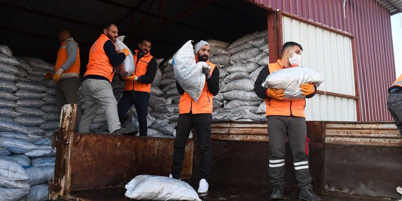 Kuşadası Belediyesi’nden 2 bin 500 aileye  yakacak yardımı