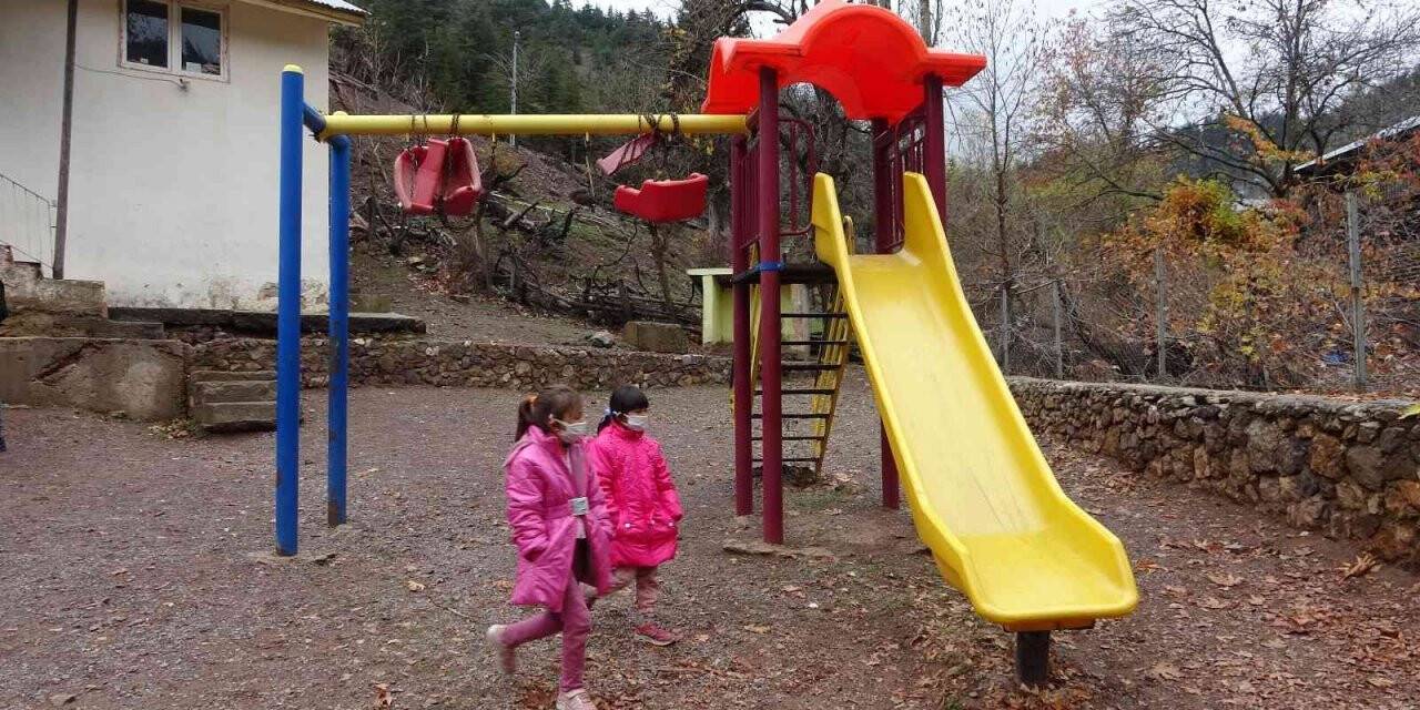 Çocuklar istedi Başkan Özgan tamir ettirdi