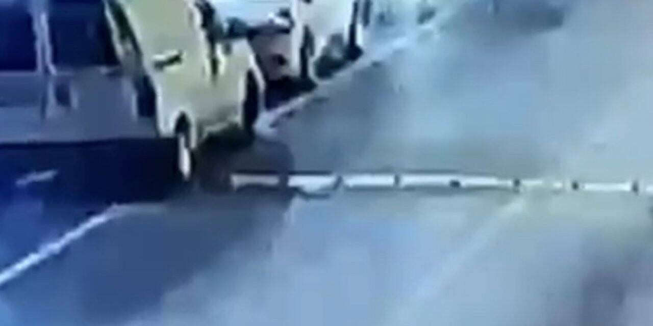 Bir caddeden 13 mazgalı böyle çaldılar...Hurdanın fiyatı yükselince rögar hırsızlığı arttı