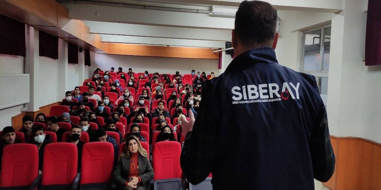 Van polisinden “Güvenli ve Bilinçli İnternet Kullanımı, Siber Zorbalık ve Teknoloji Bağımlılığı” eğitimi