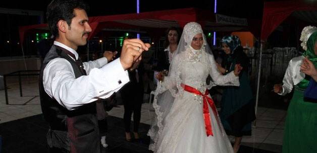 Önce şaka sandılar ama genç çift şoke oldu!