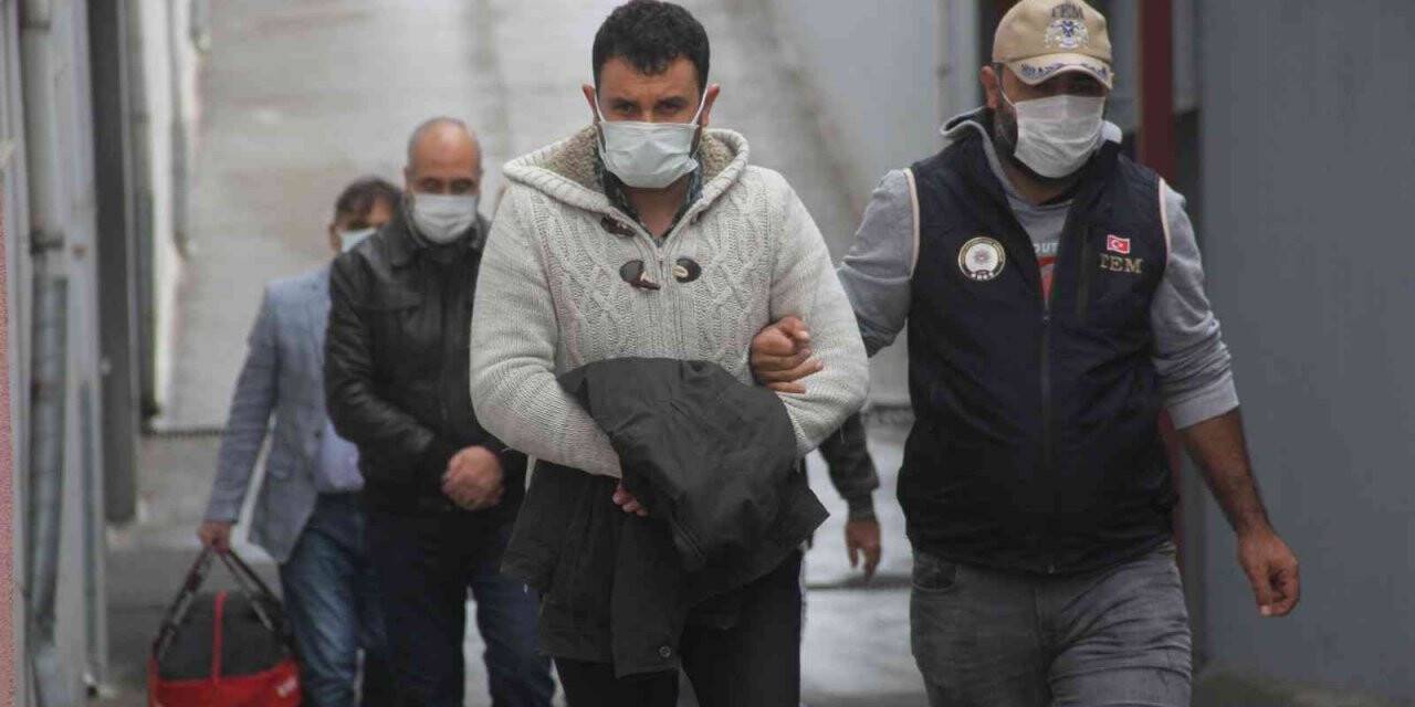 Adana’da FETÖ operasyonunda gözaltına alınan 8 zanlı adliyeye sevk edildi