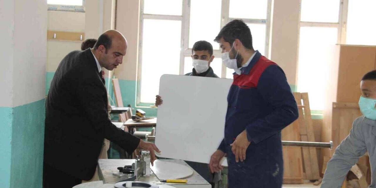 Şırnak Mesleki ve Teknik Anadolu Lisesi fabrika gibi çalışıyor