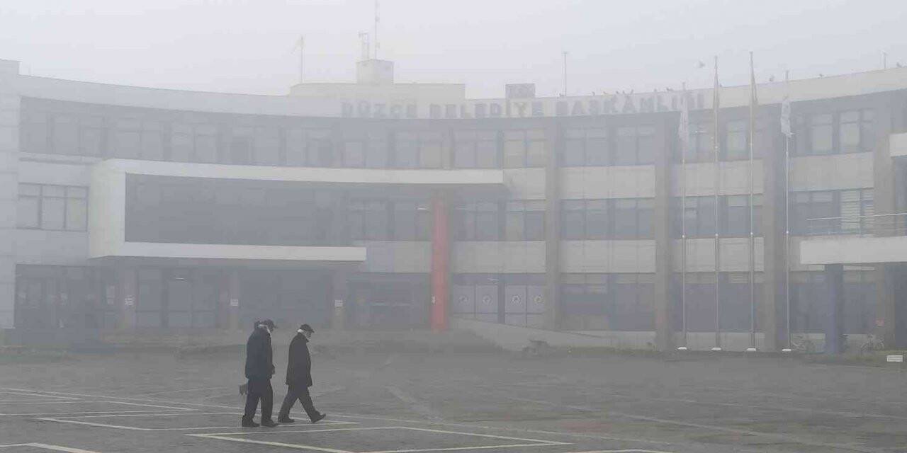 Düzce’de şehir merkezi sise teslim oldu