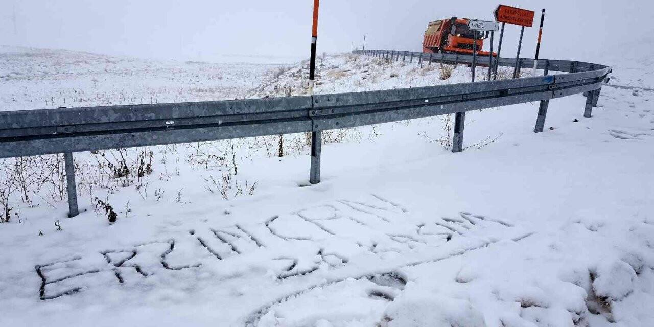 Erzincan’ın yüksek kesimlerinde kar ve sis etkili oluyor