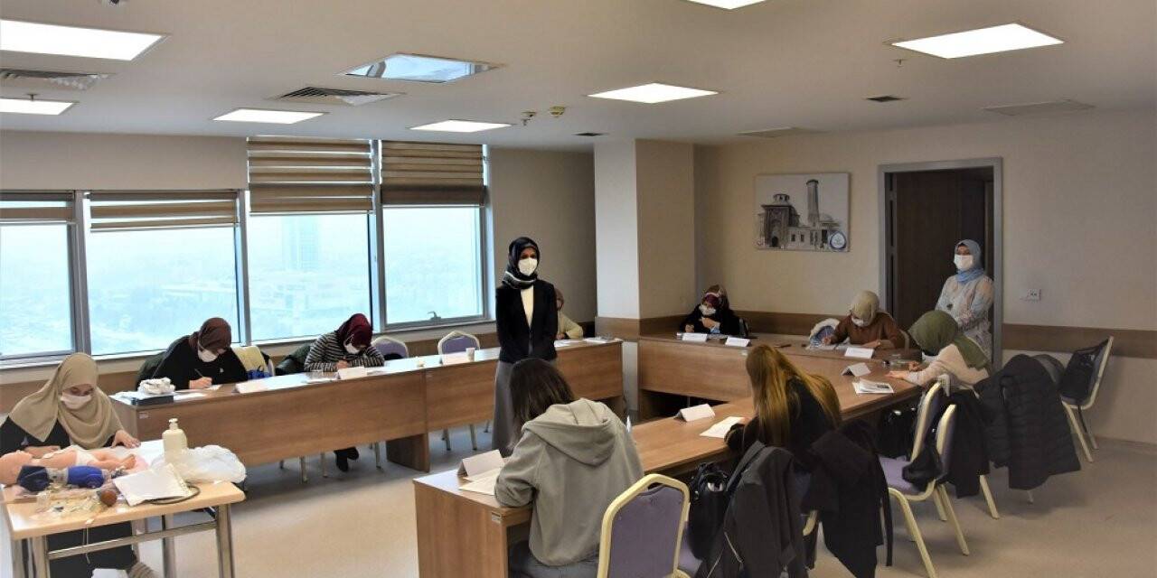 Sağlık çalışanlarına canlandırma eğitimi