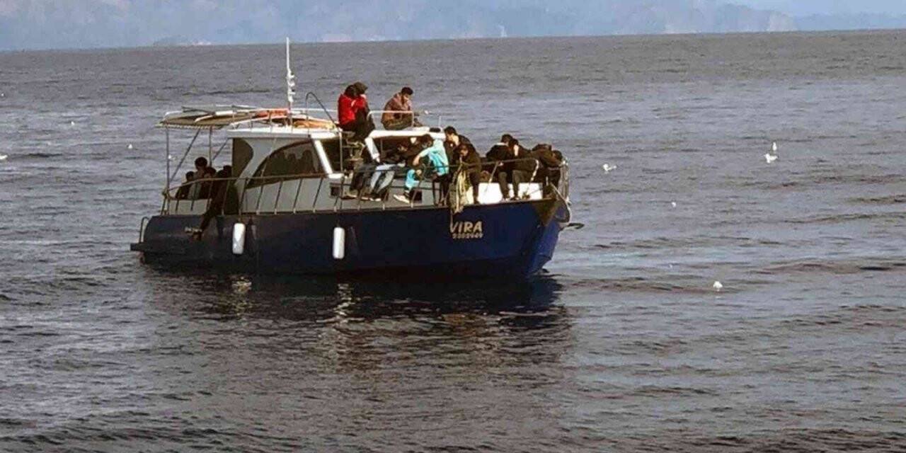 Yunanlılar göçmenleri özel tekne ile geri gönderdi