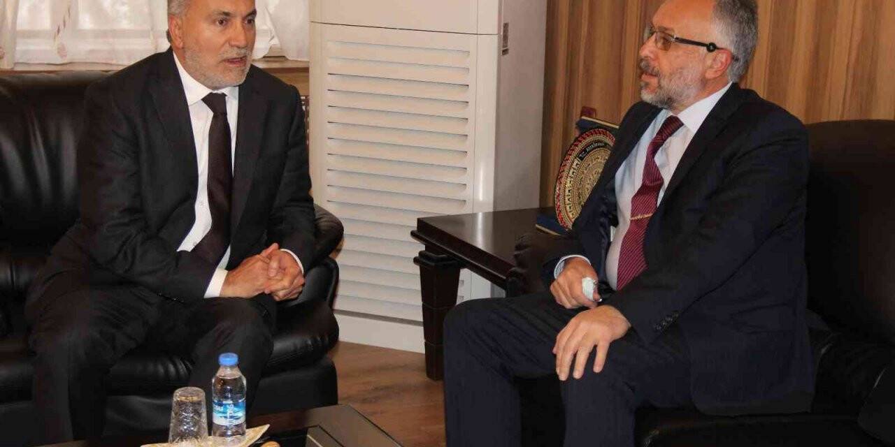 YÖK Başkanvekili Kapıcıoğlu’ndan Rektör Karadağ’a ziyaret