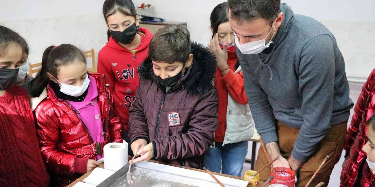 Köy çocukları ebru sanatı ile tanıştı