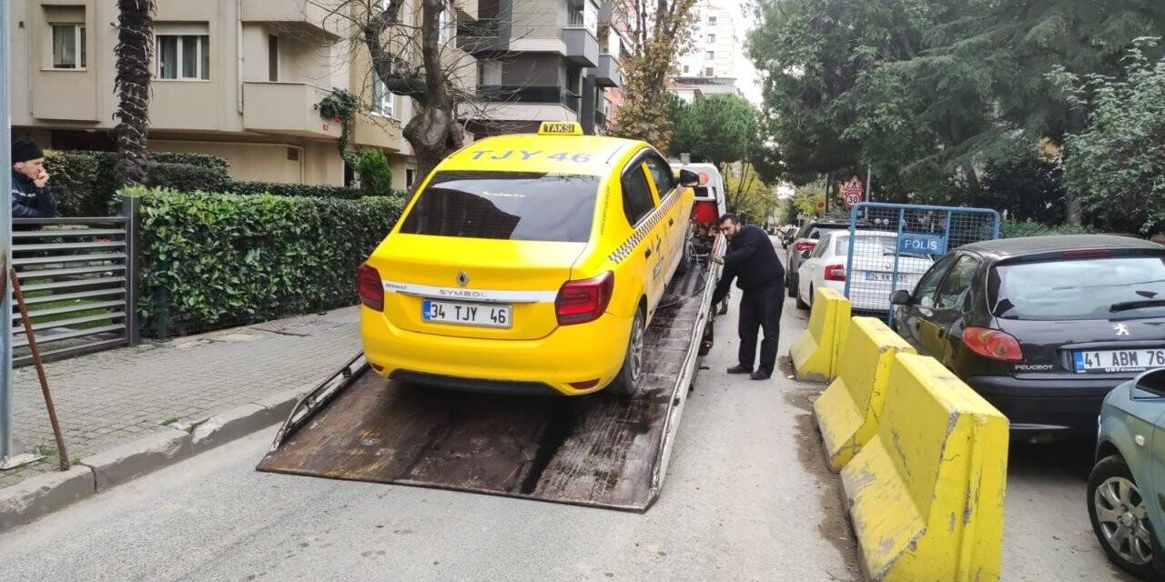 Kadıköy’de müşterisine hakaret eden taksicinin araç kullanım belgesi iptal edildi