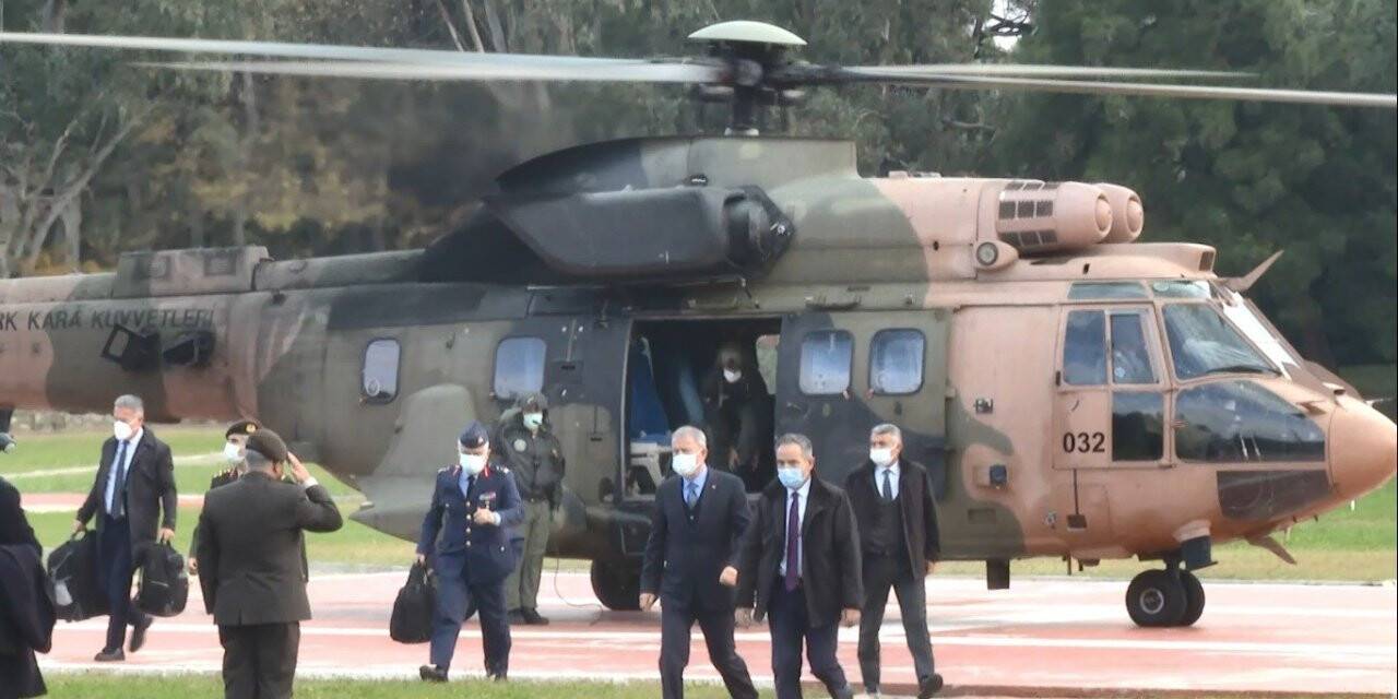 Bakan Akar, beraberindeki TSK komuta kademesi ile Ege Ordusu’nda