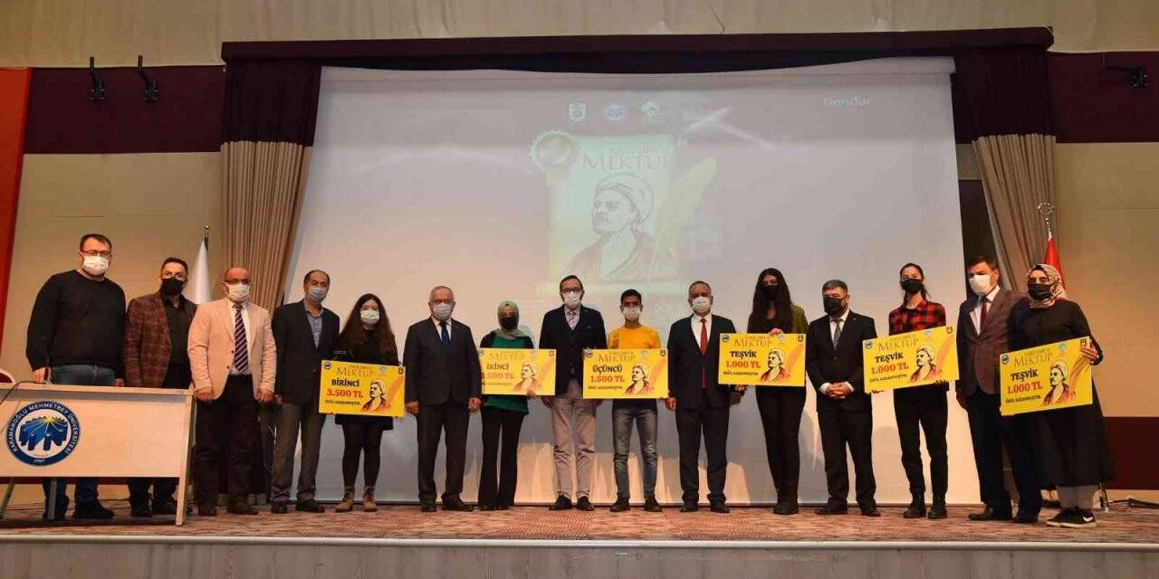 Rektör Namık Ak: "Yunus Emre eserleri ile gönüllerde taht kurmuş bir değerimizdir"