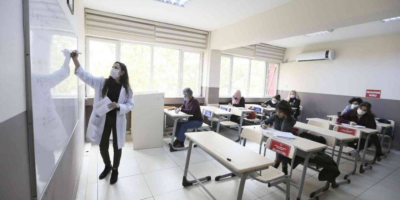 Gençler üniversiteye Aydın Büyükşehir Belediyesi kurslarında hazırlanıyor