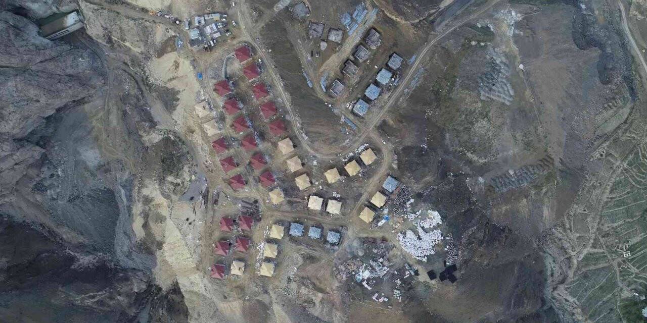 Sular altında kalacak köy için konut yapımına başlandı