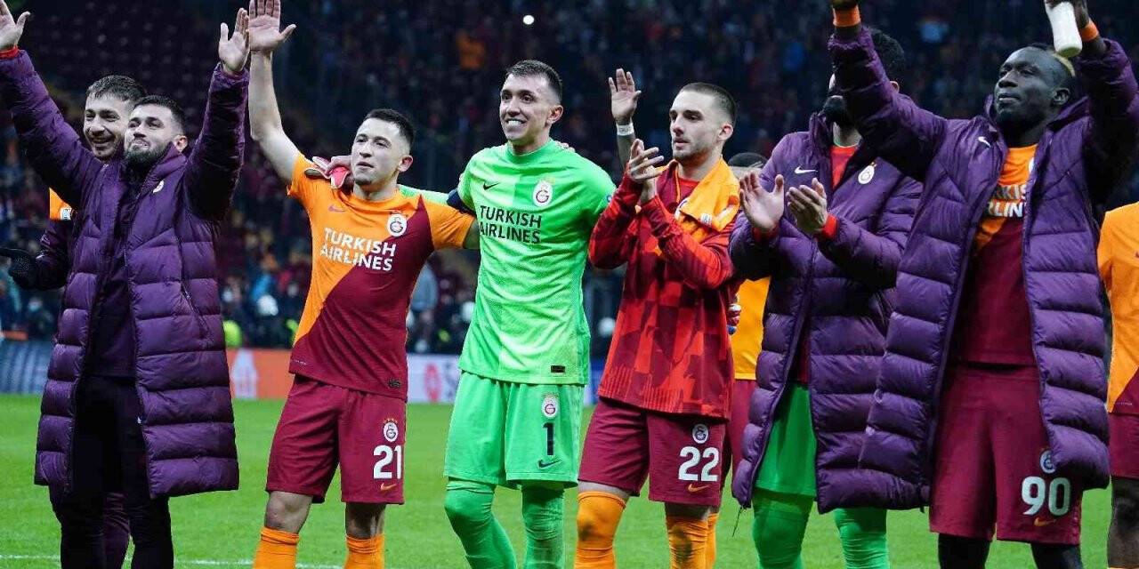 Galatasaray 4. torbadan girip lider olan tek takım