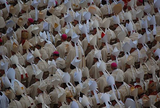 İstismarcı papazların isimleri açıklanmalı