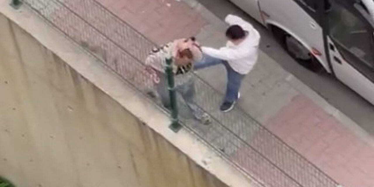 Eski eşini sokak ortasında dövüp saçlarını kesti