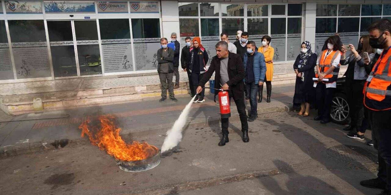 Diyarbakır’da itfaiye ekiplerinden gerçeği aratmayan hastane tatbikatı