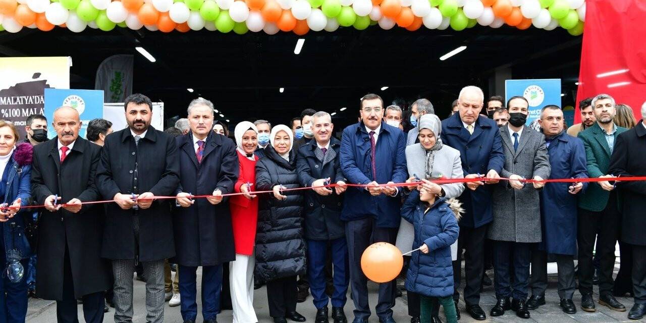Yeşilyurt’ta pazar yeri dualarla hizmete açıldı