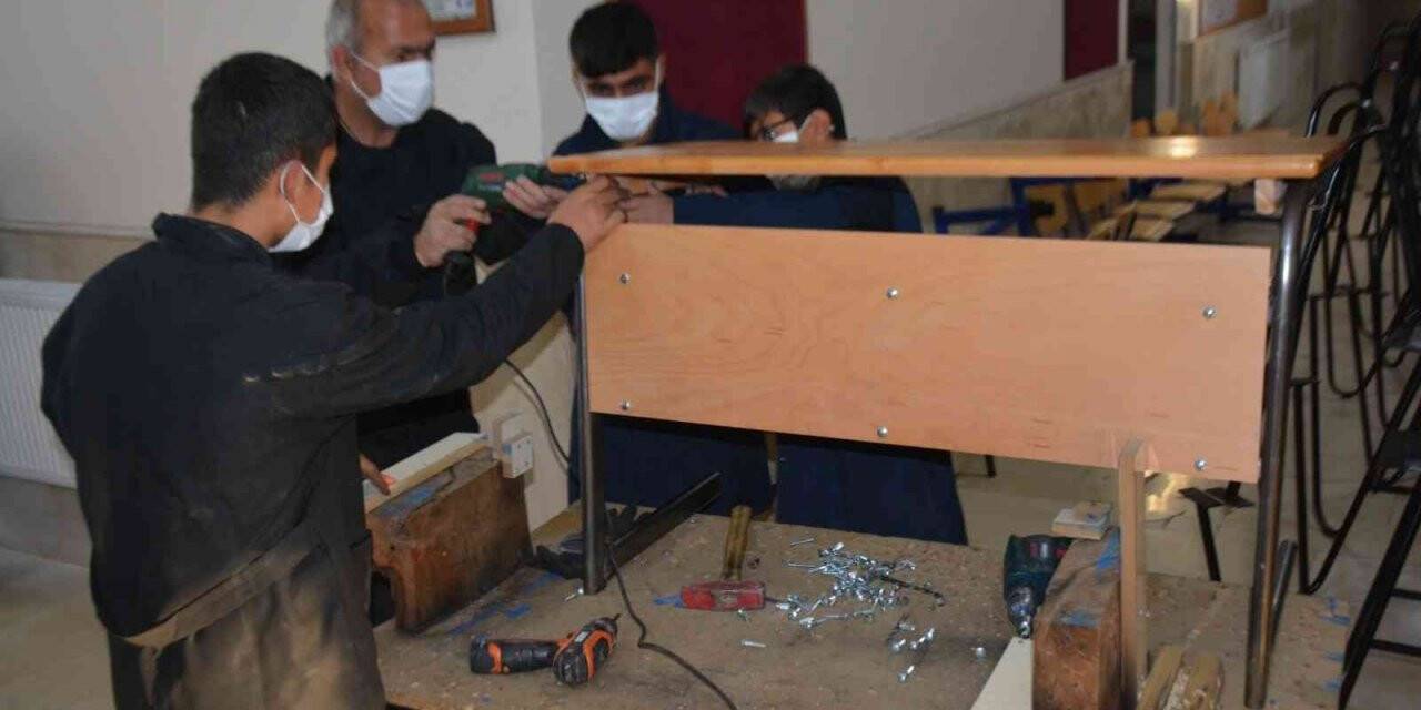 Çevre illerin sıra ve masa ihtiyacı Bitlis’teki fabrika okuldan karşılanıyor
