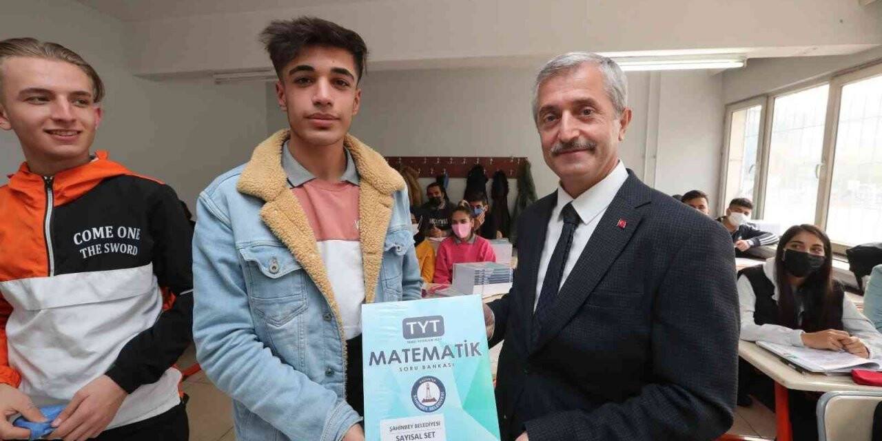 Şahinbey’de sınava hazırlanan öğrencilere eğitim seti
