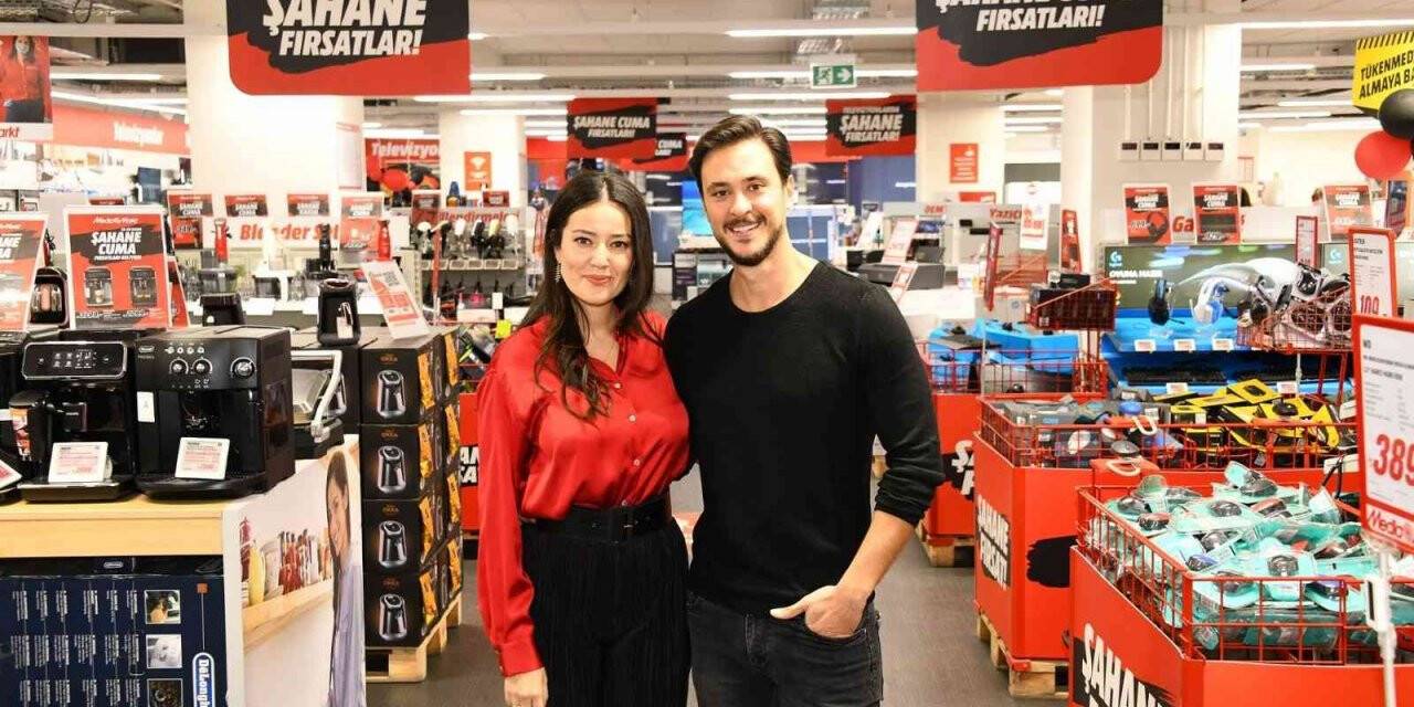 Ünlü çift hem şahane cuma alışverişi yaptı hem de eğlendi