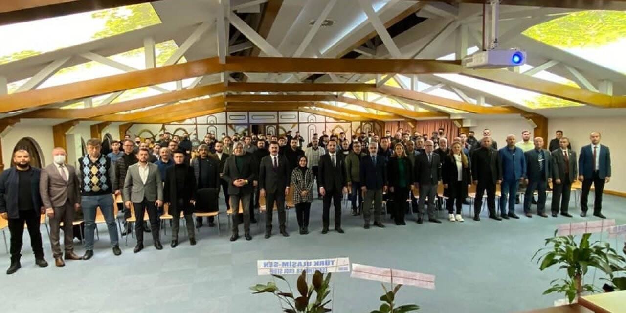 Eskişehir Ülkü Ocakları ‘Yunus Emre ve Türkçe’ konferansı düzenledi