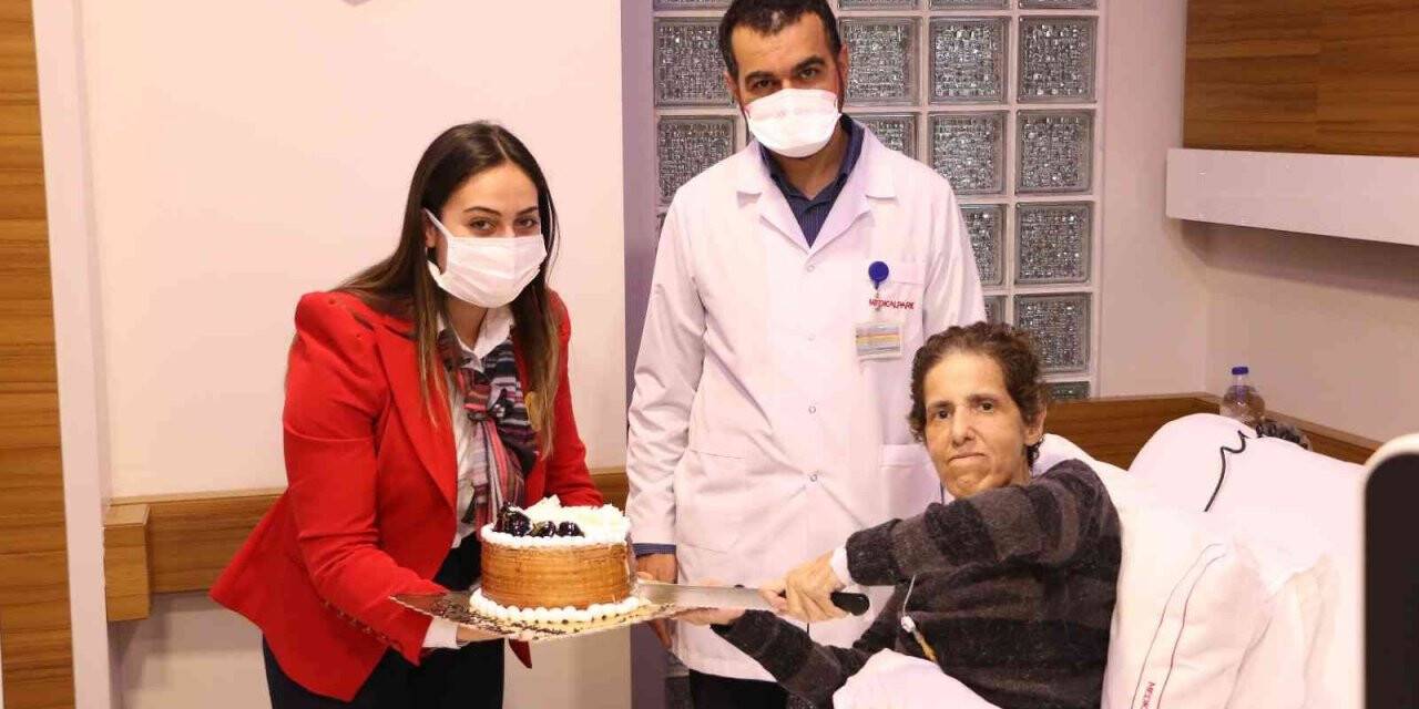 Kanser tedavi gören öğretmene sürpriz kutlama