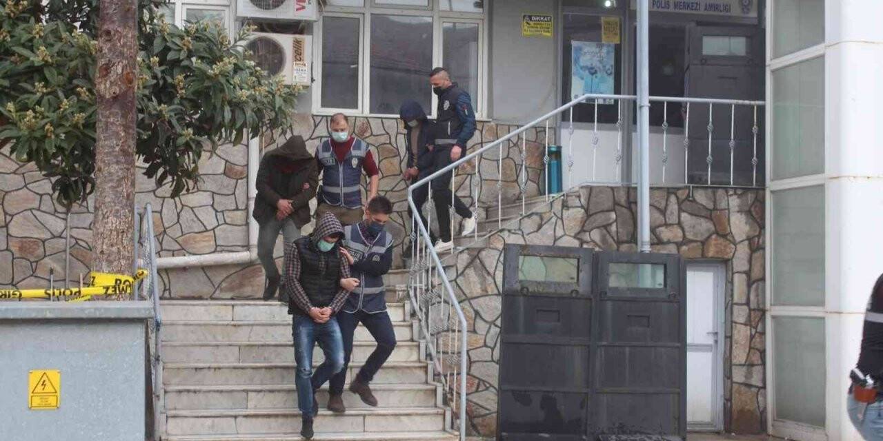 Uşak’ta 2 torbacı tutuklandı