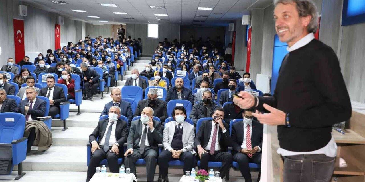 Hakkari’de "Anadolu Konferansları Yunus Emre" programı