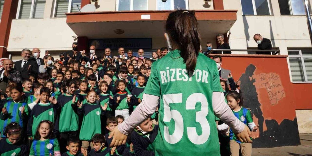 Çaykur Rizespor’dan miniklere eşofman takımı
