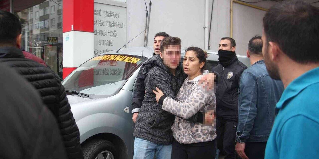 Kurye iki araca çarpınca ortalık savaş alanına döndü