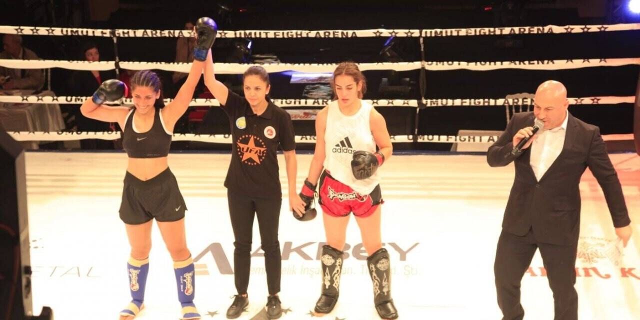 Manisalı sporcu Betül Durmuş Profesyonel Kick Boks Şampiyonu oldu