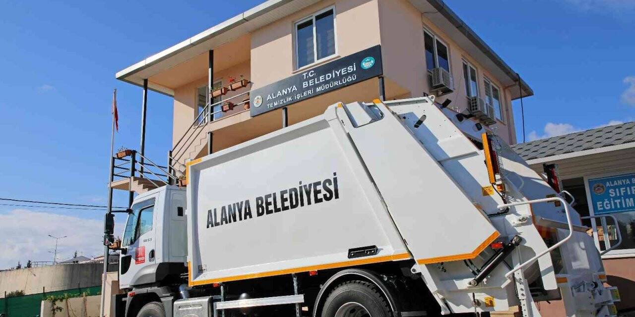 Alanya Belediyesi, 231’nci sıfır kilometre aracını temizlik işleri bünyesine kattı