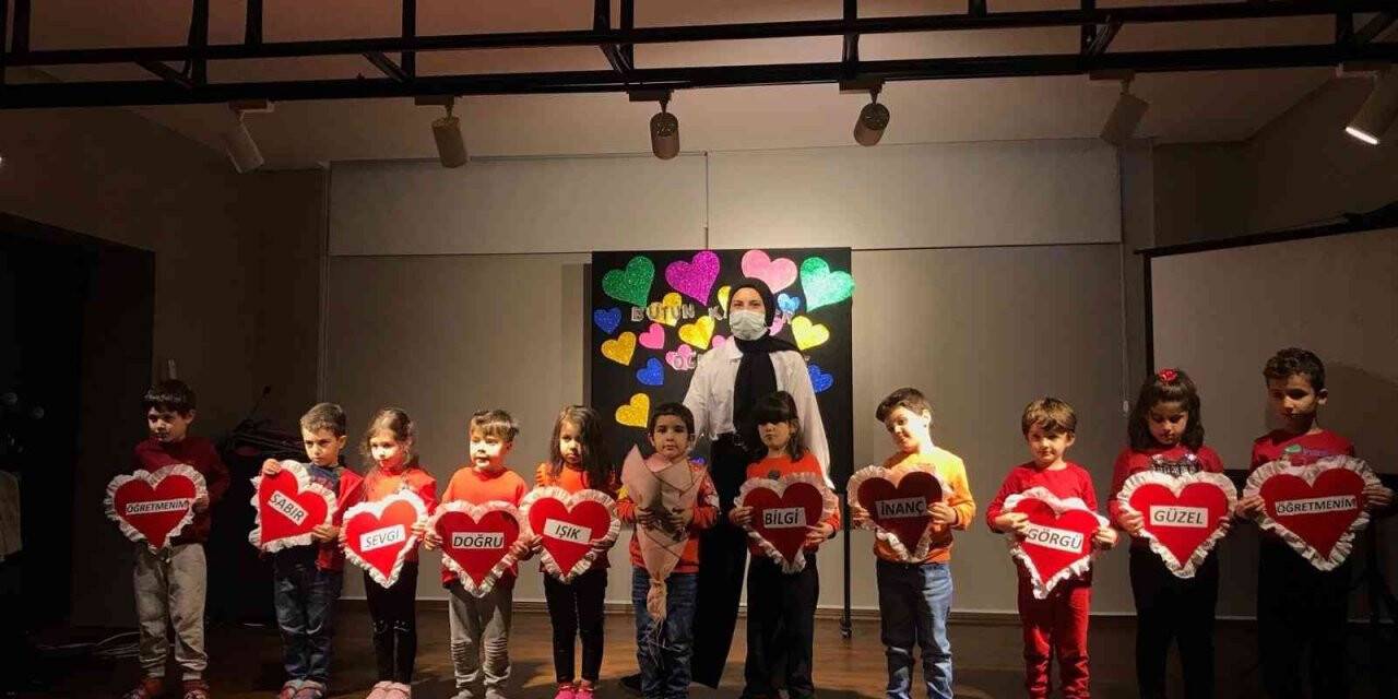 AKD KİDS öğrencilerinden öğretmenler günü etkinliği