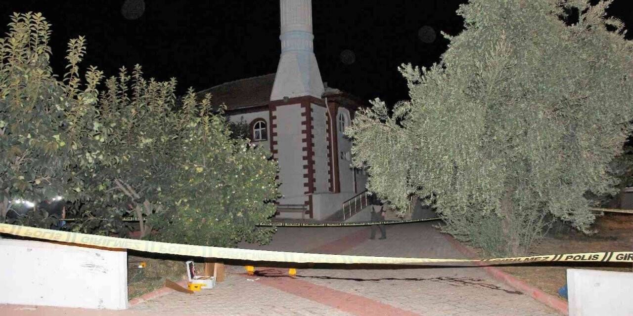Camide kanlıları tarafından öldürülen kişinin katilleri yakalandı