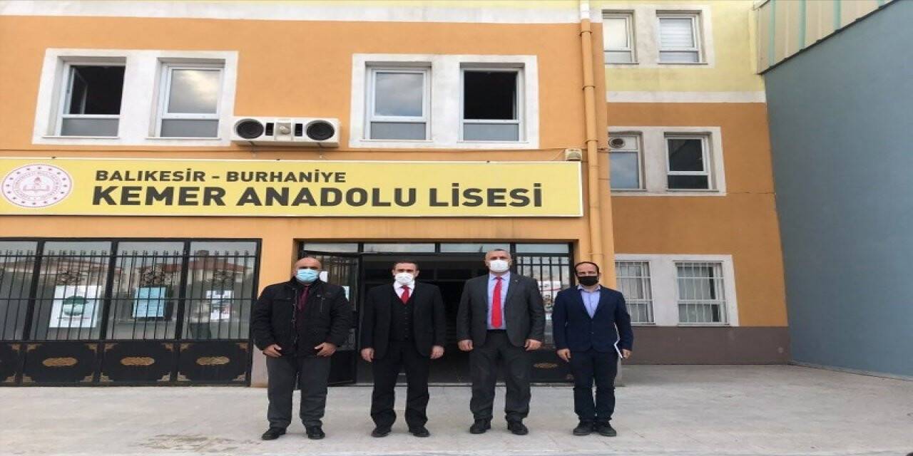 Burhaniye’de Kaymakam Memiş, okul ziyaretlerine devam ediyor