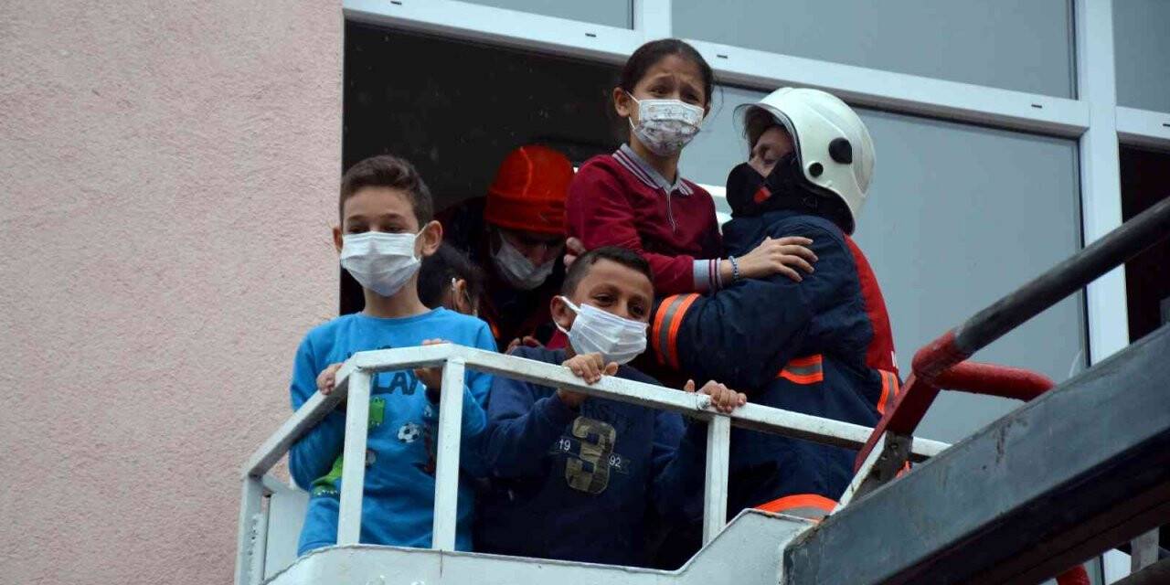 Gümüşhane’de 110 personelle gerçeğini aratmayan deprem tatbikatı
